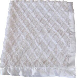 Beansprout White Plush Baby Blanket Diamond Pattern Satin Back & Trim Unisex